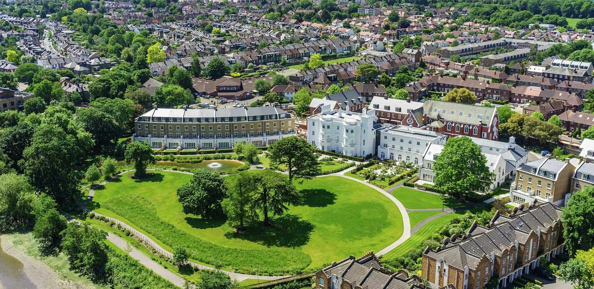 St James, Fitzroy Gate, Exterior