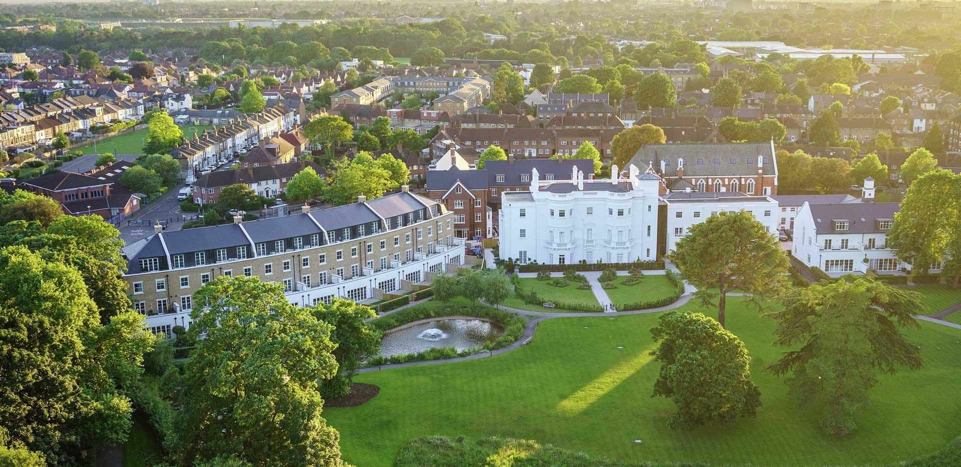 St James, Fitzroy Gate, Exterior