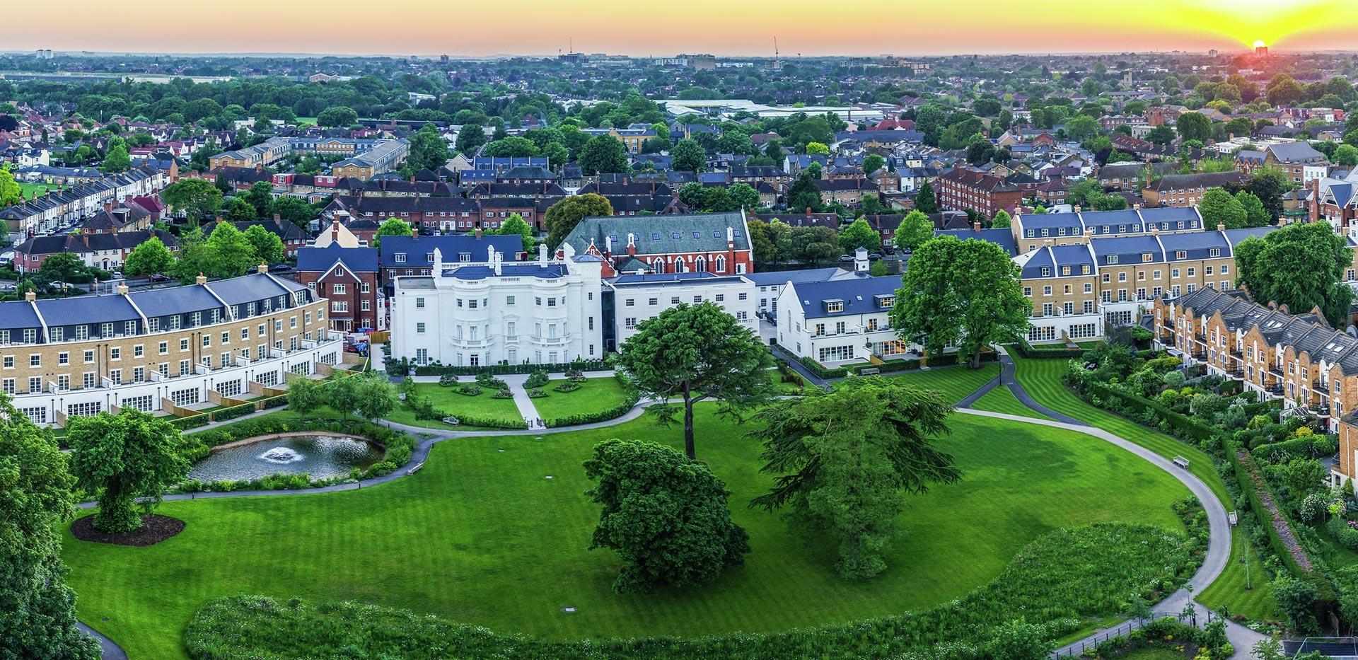 St James, Fitzroy Gate, Exterior