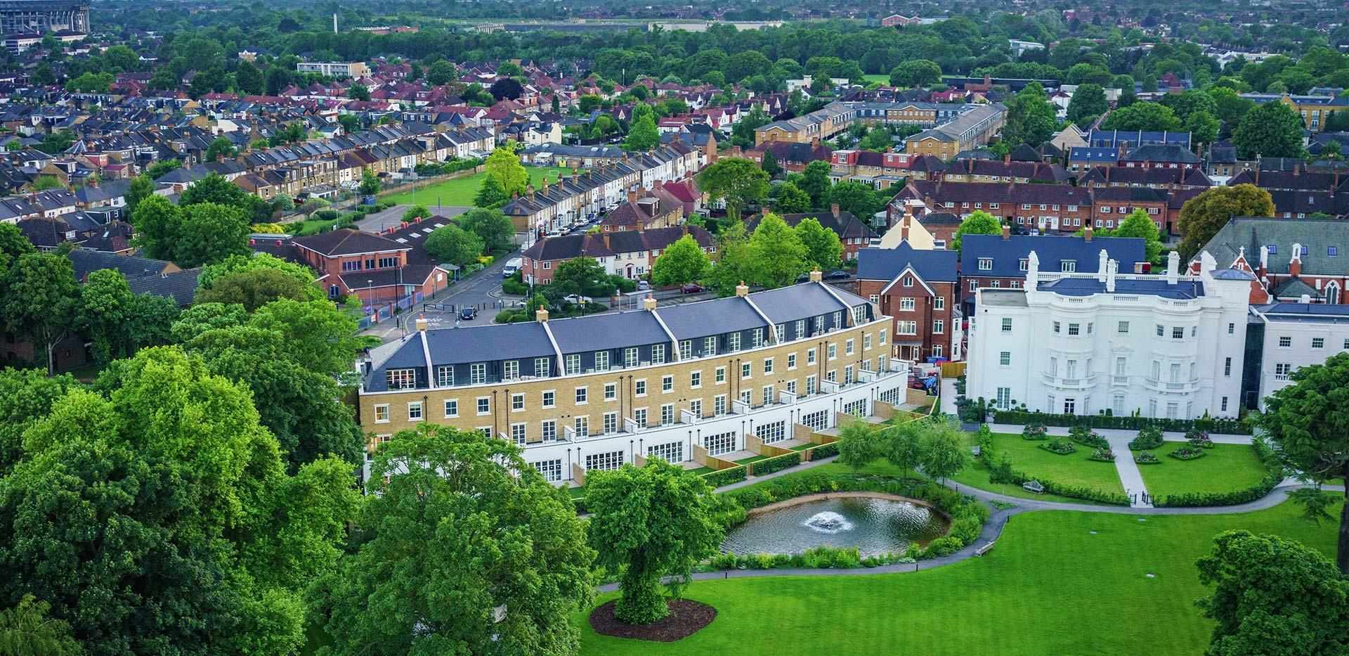 St James, Fitzroy Gate, Exterior