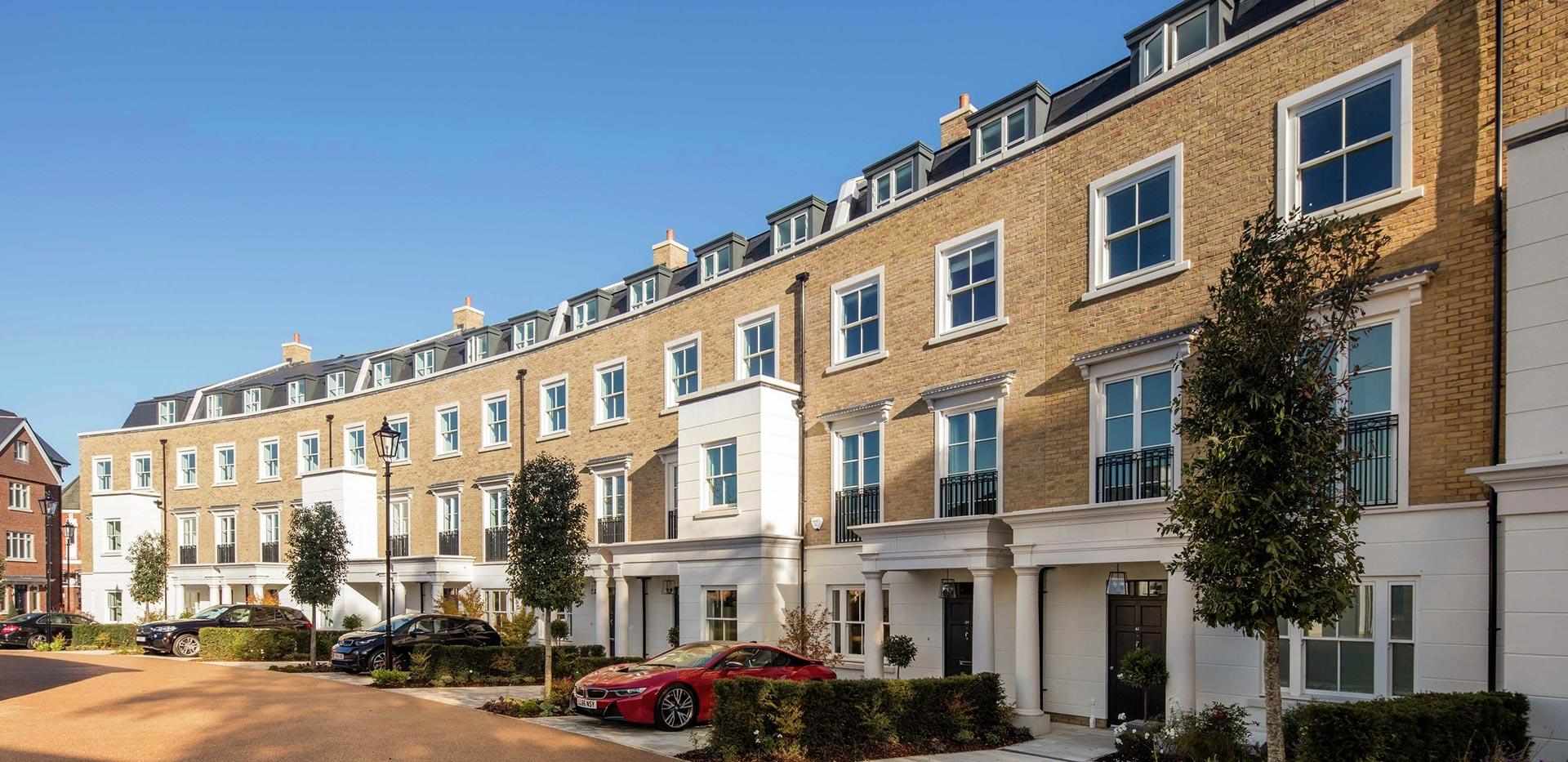 St James, Fitzroy Gate, Exterior