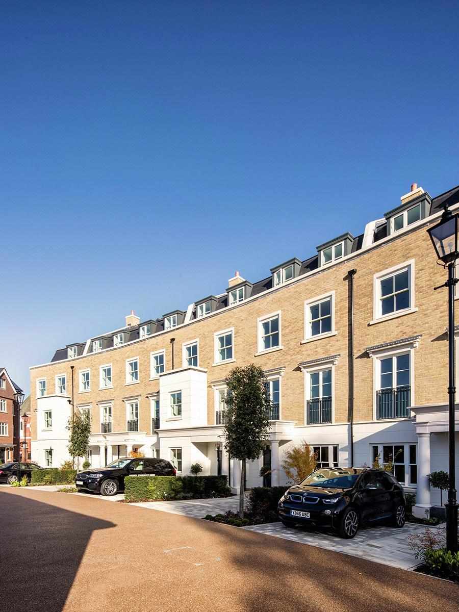 St James, Fitzroy Gate, Exterior