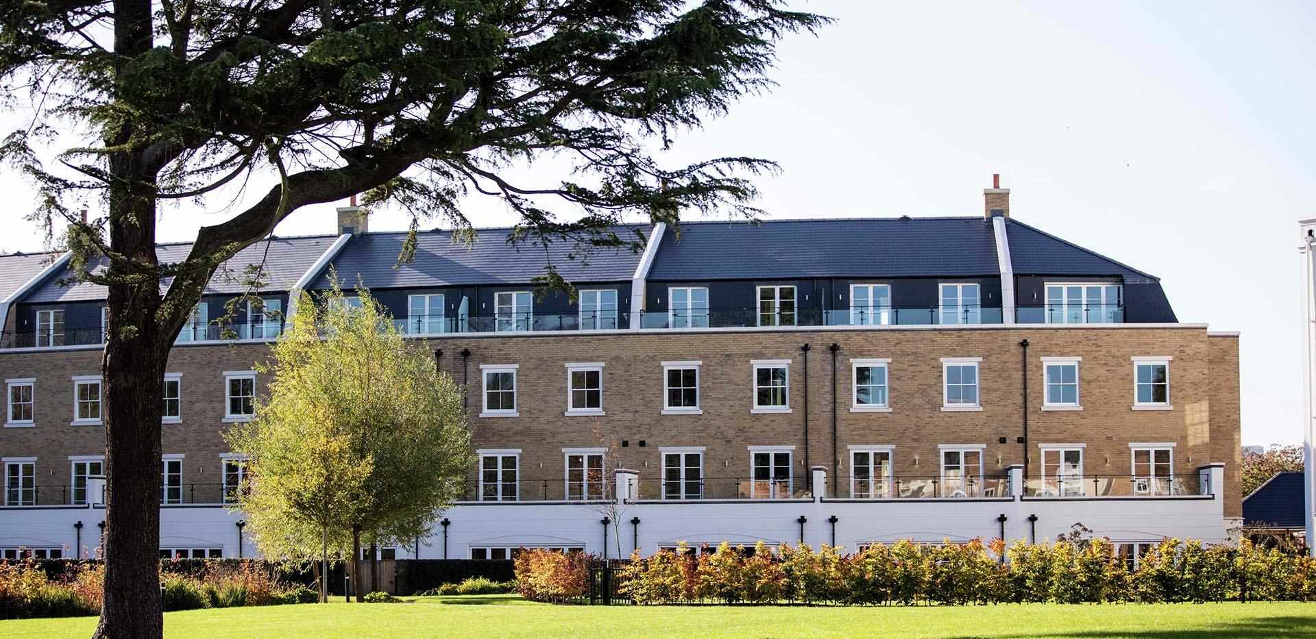 St James, Fitzroy Gate, Exterior