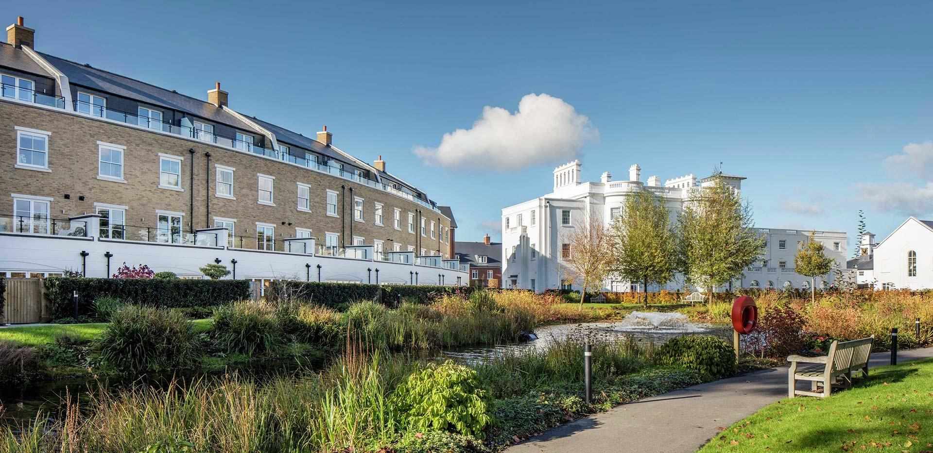 St James, Fitzroy Gate, Exterior