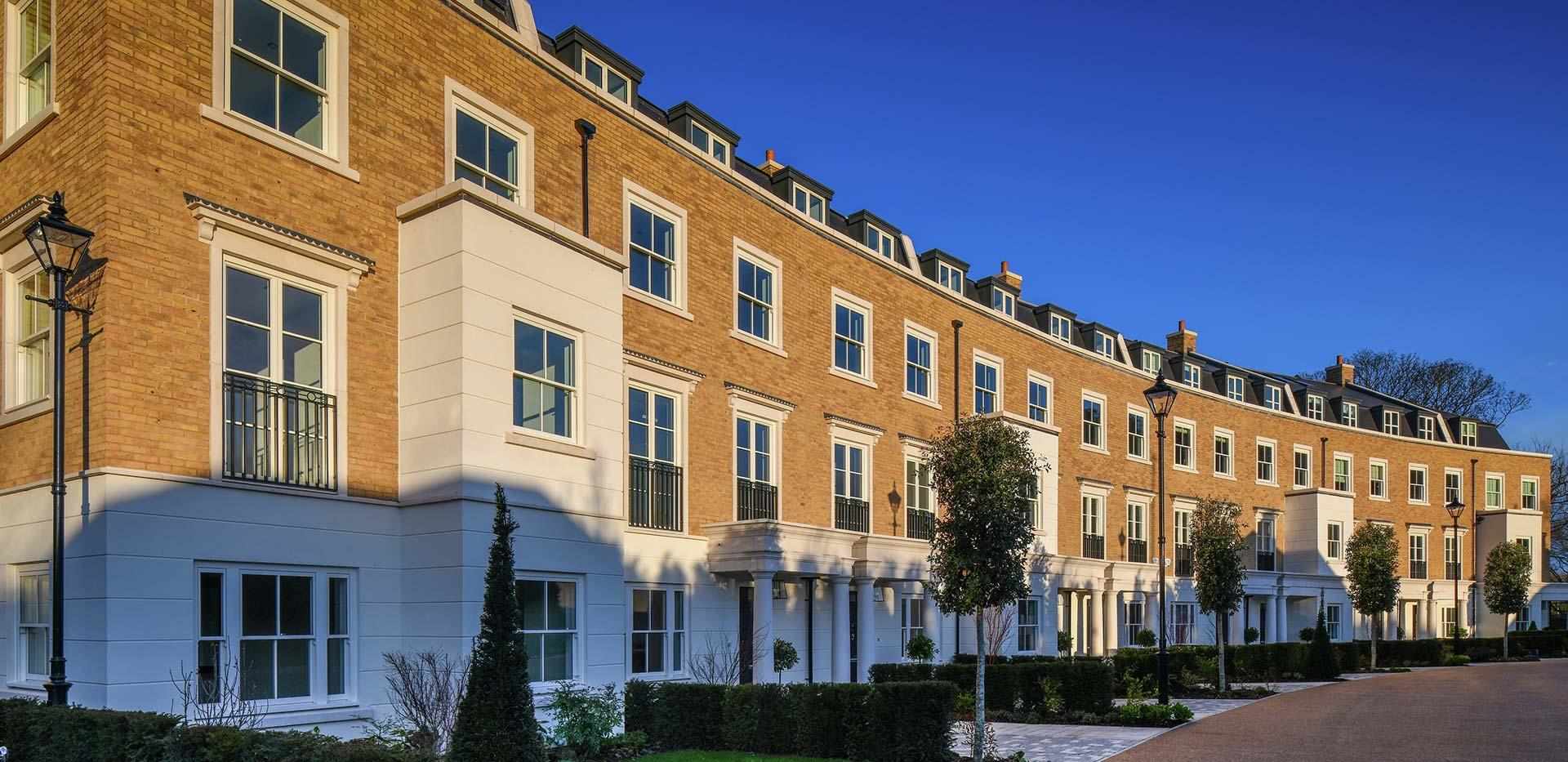 St James, Fitzroy Gate, Exterior