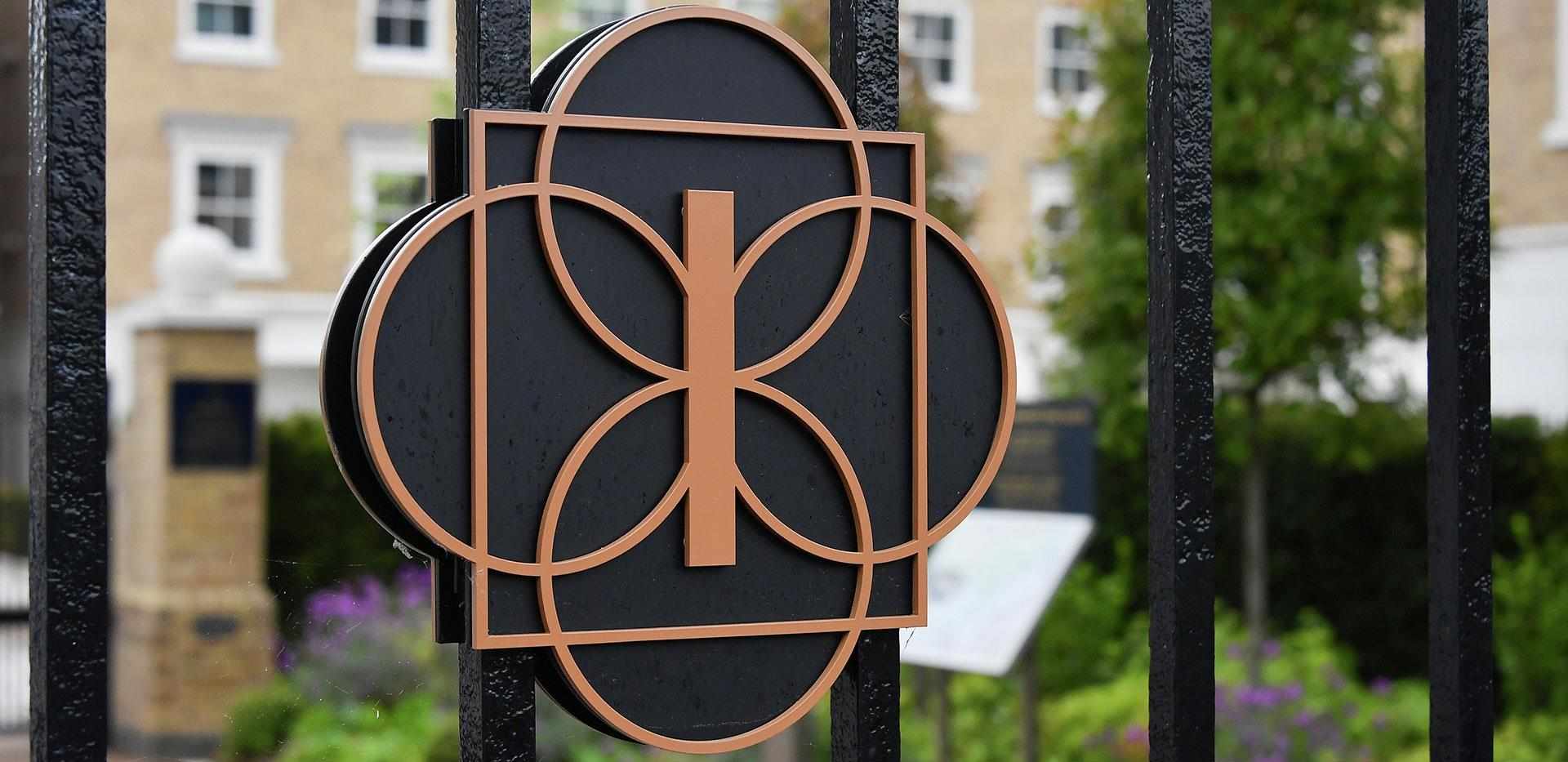 St James, Fitzroy Gate, Exterior