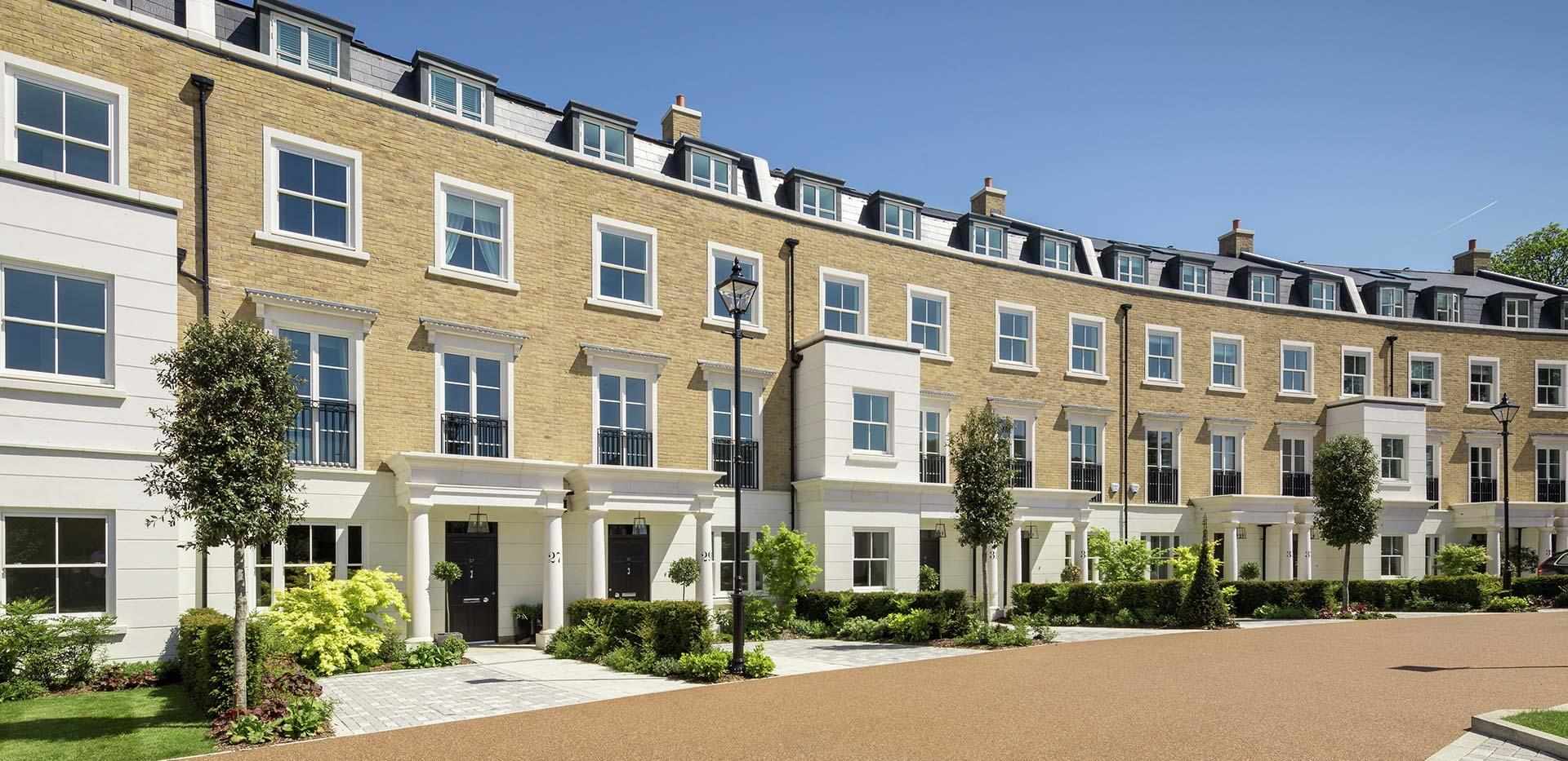 St James, Fitzroy Gate, Exterior