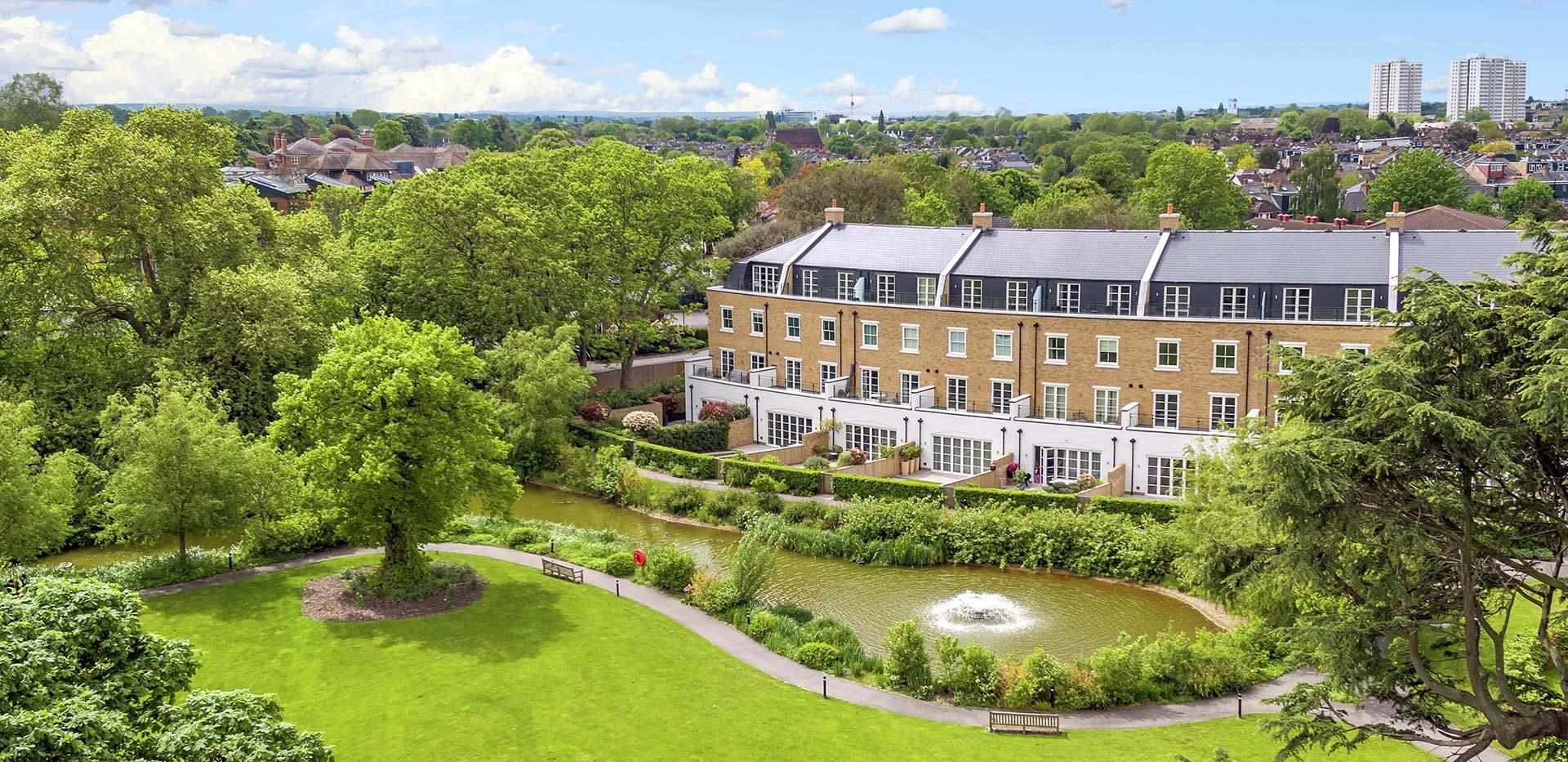 St James, Fitzroy Gate, Exterior