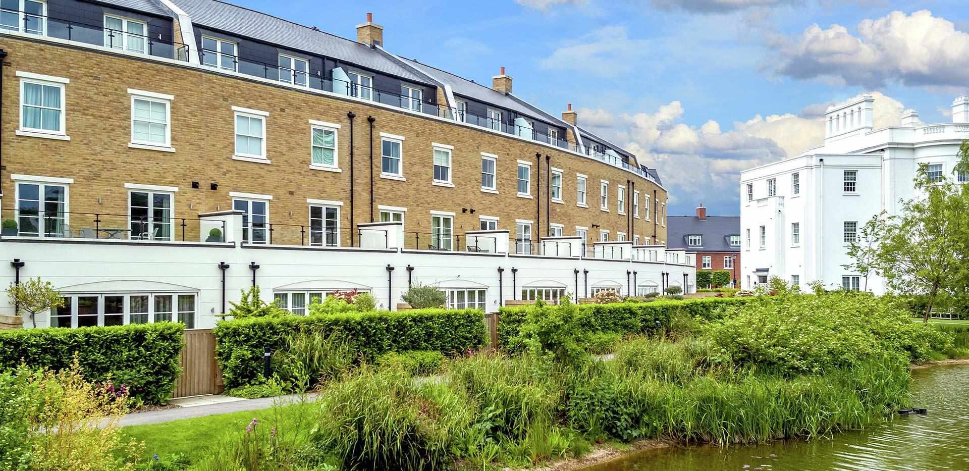 St James, Fitzroy Gate, Exterior