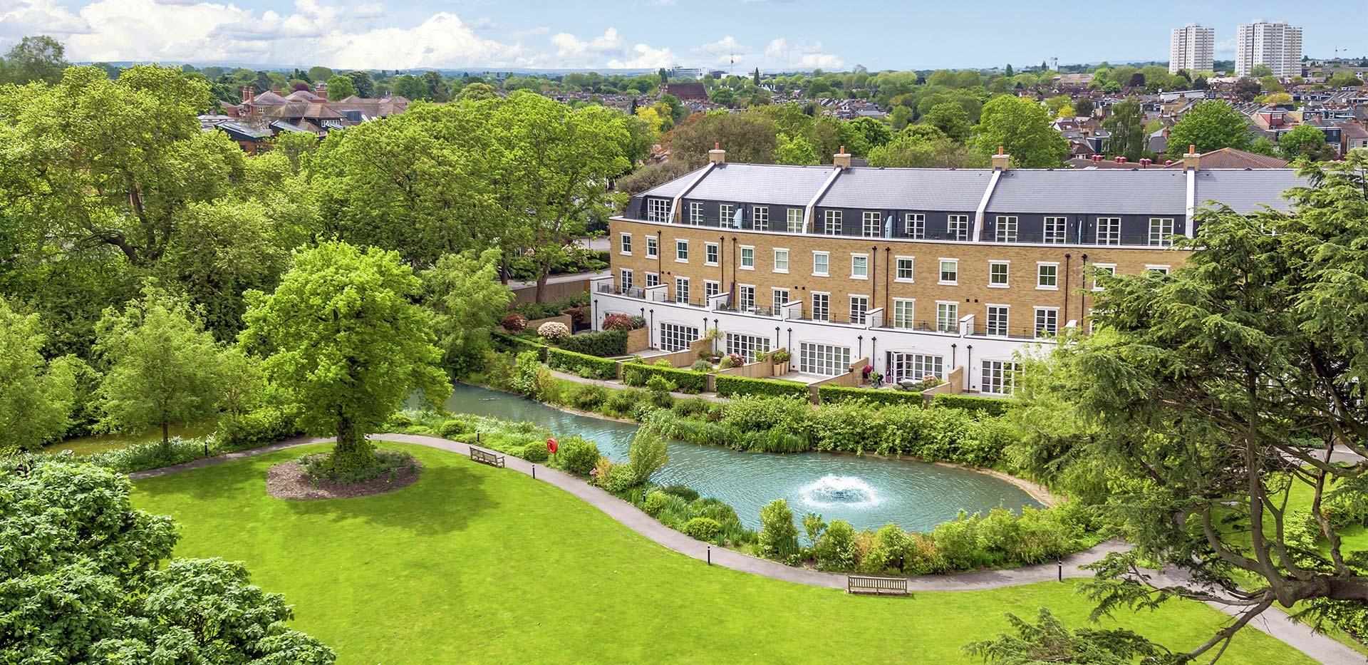 St James, Fitzroy Gate, Exterior