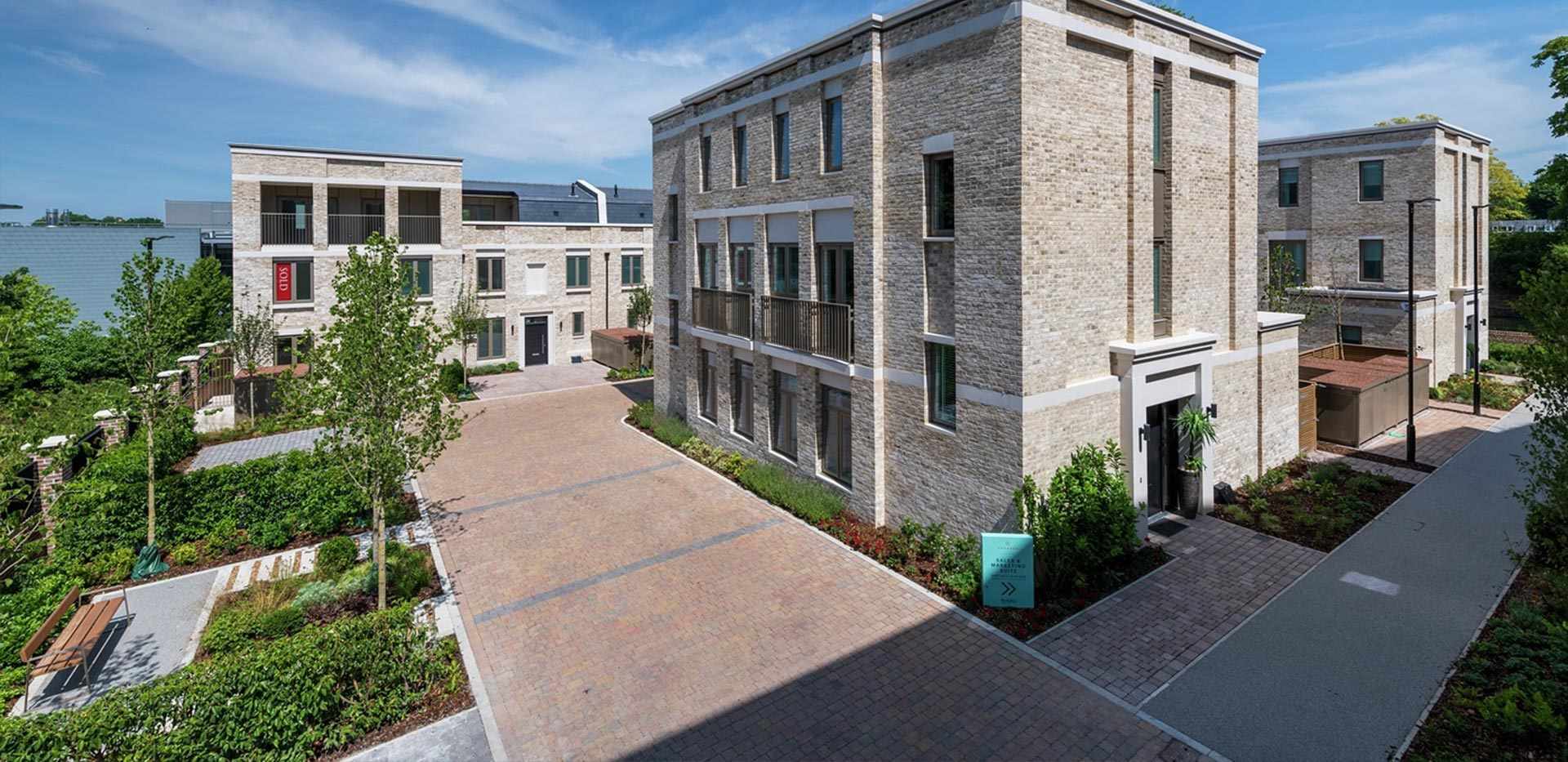 Berkeley, Forbury, Exterior