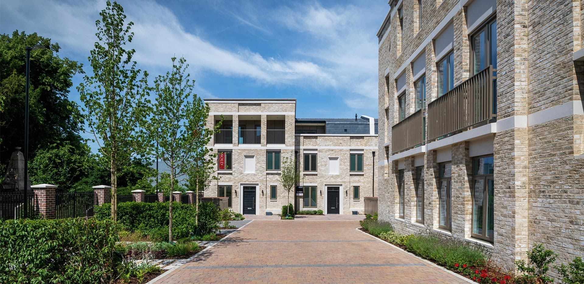 Berkeley, Forbury, Exterior