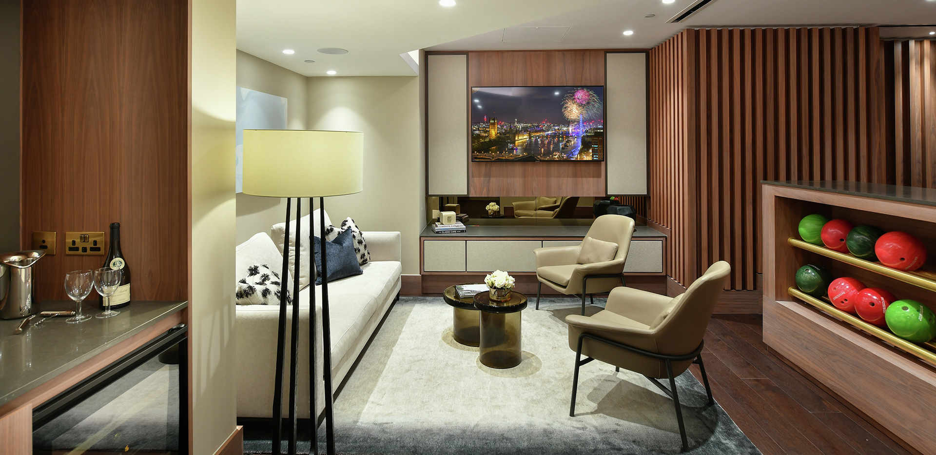 St James, Albert Embankment, The Dumont, Facilities, Bowling Alley