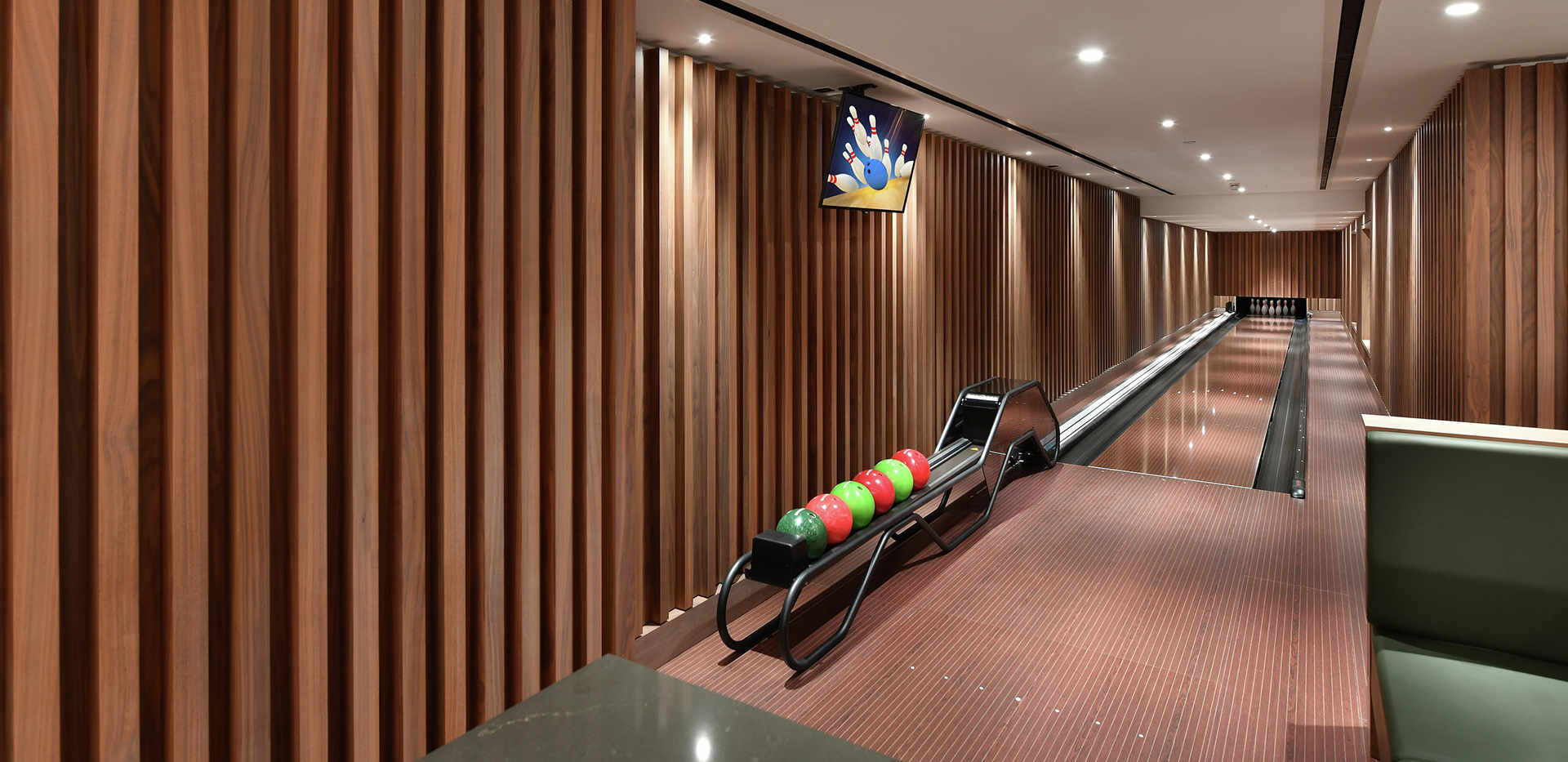 St James, Albert Embankment, The Dumont, Facilities, Bowling Alley