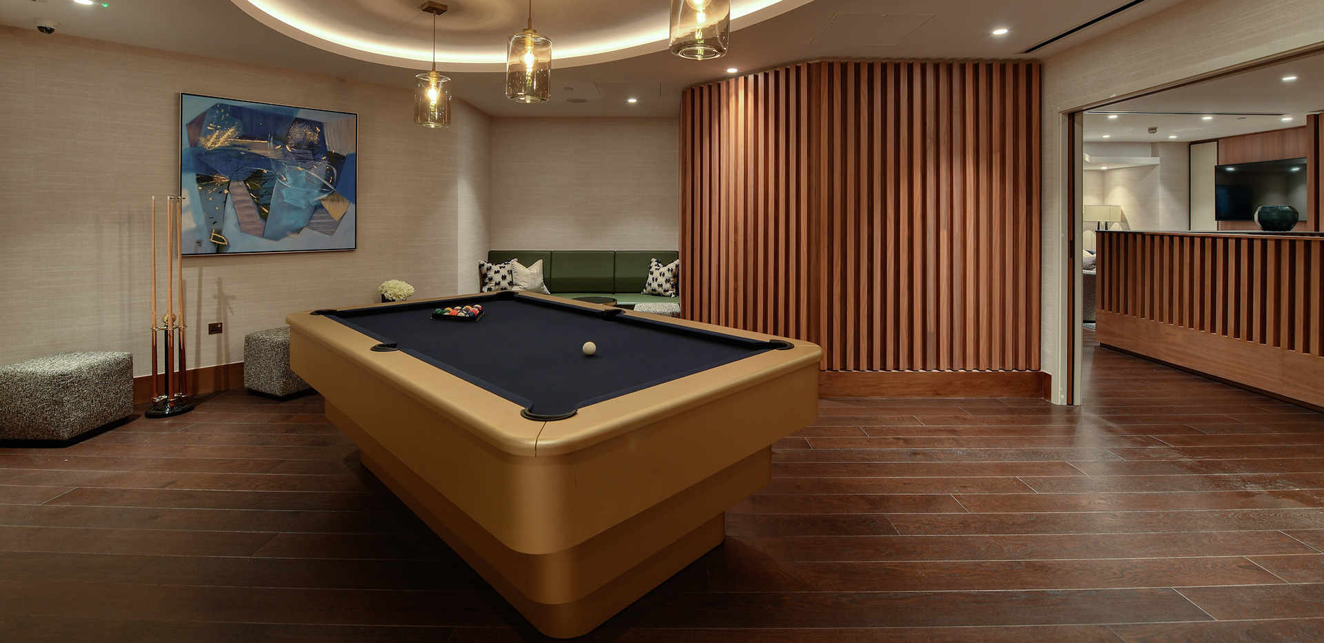 St James, Albert Embankment, The Dumont, Facilities, Pool Table