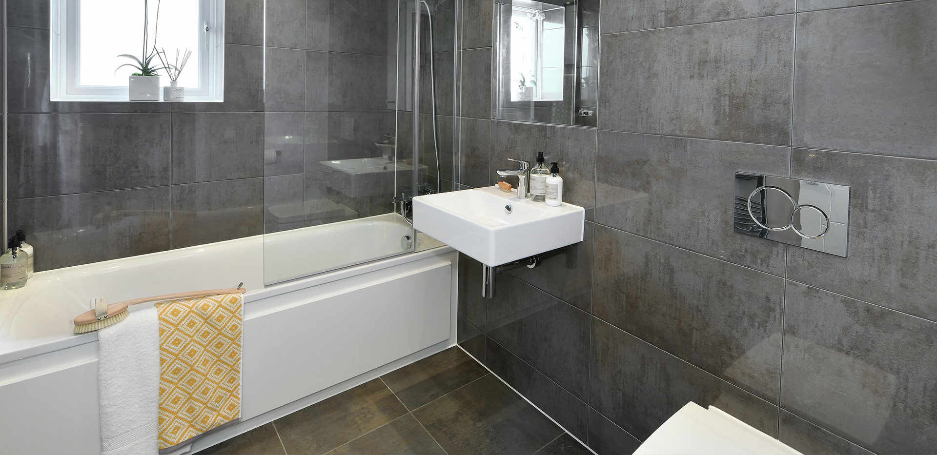 Berkeley, Holborough Lakes, 3 Bedroom Showhome, Bathroom