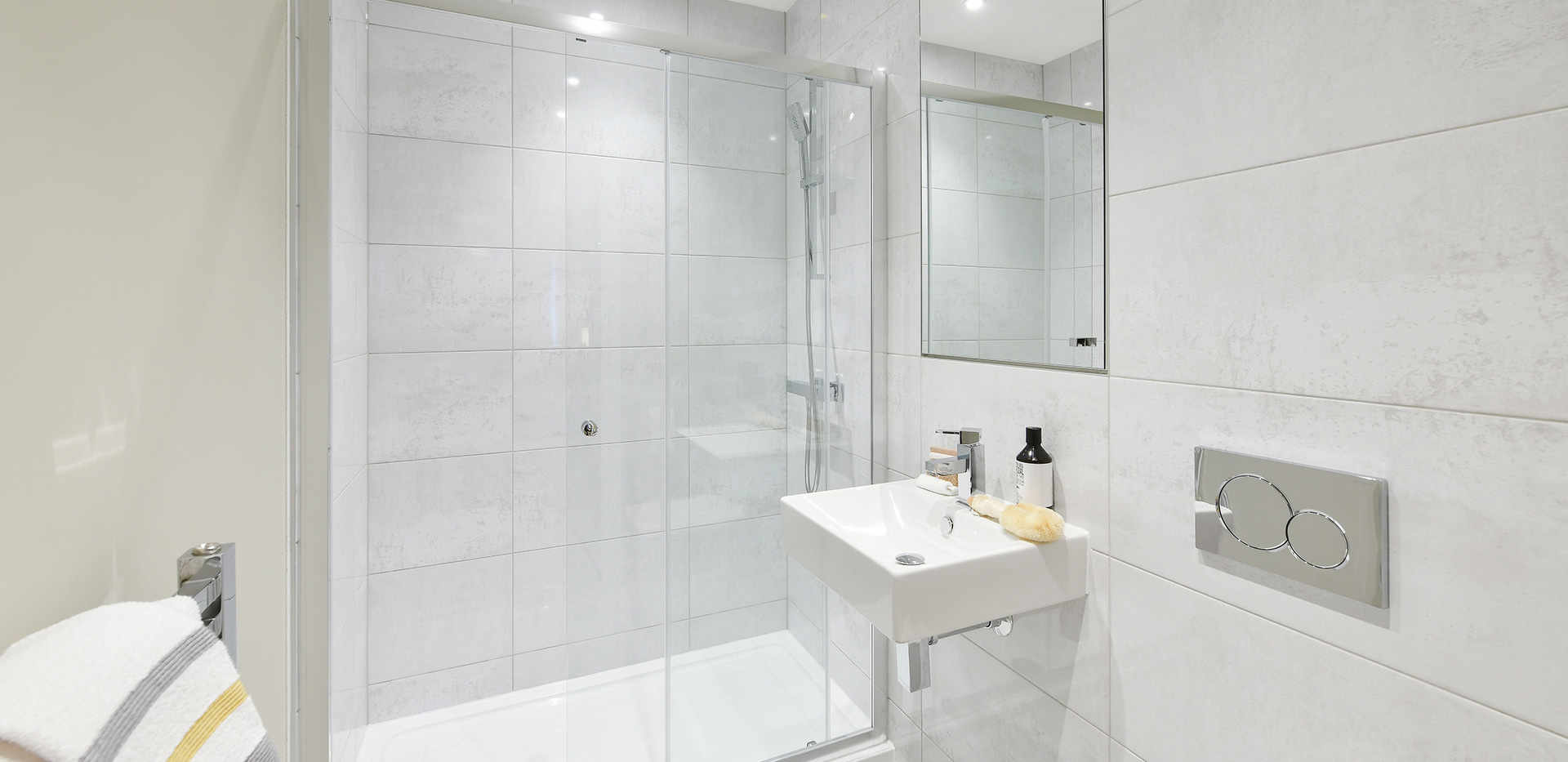 Berkeley, Holborough Lakes, Shower Room