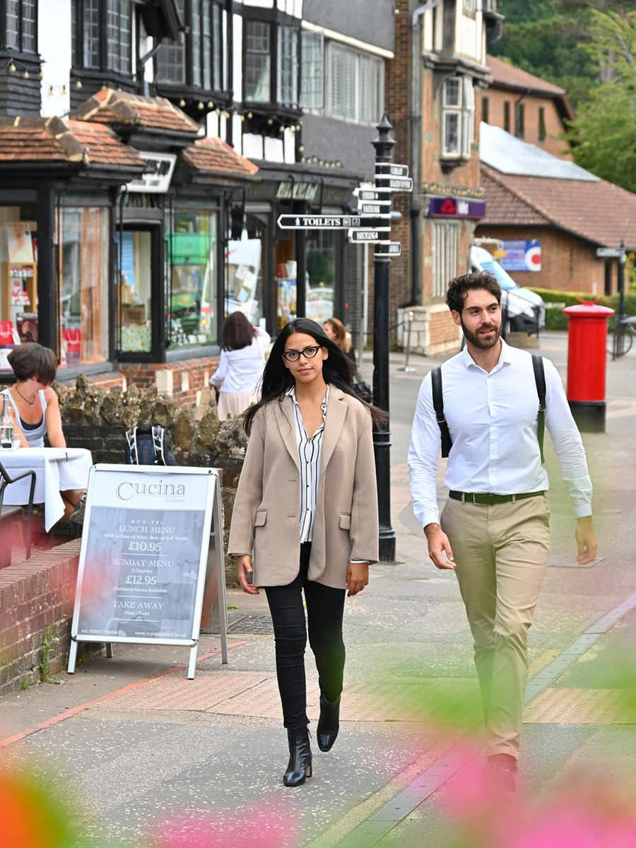 St William, Courtyard Gardens, Lifestyle