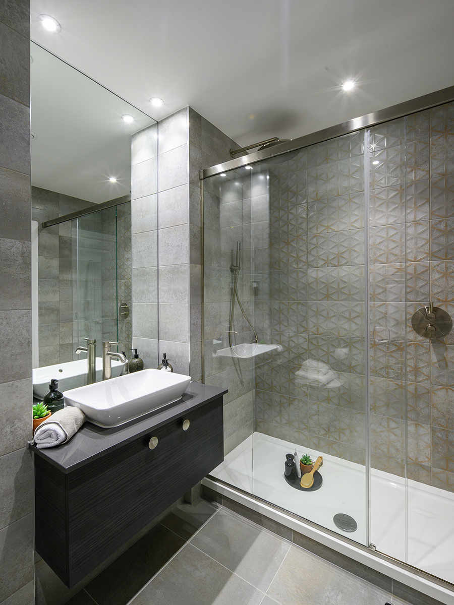 Berkeley, Quinton Court, Interior, Bathroom