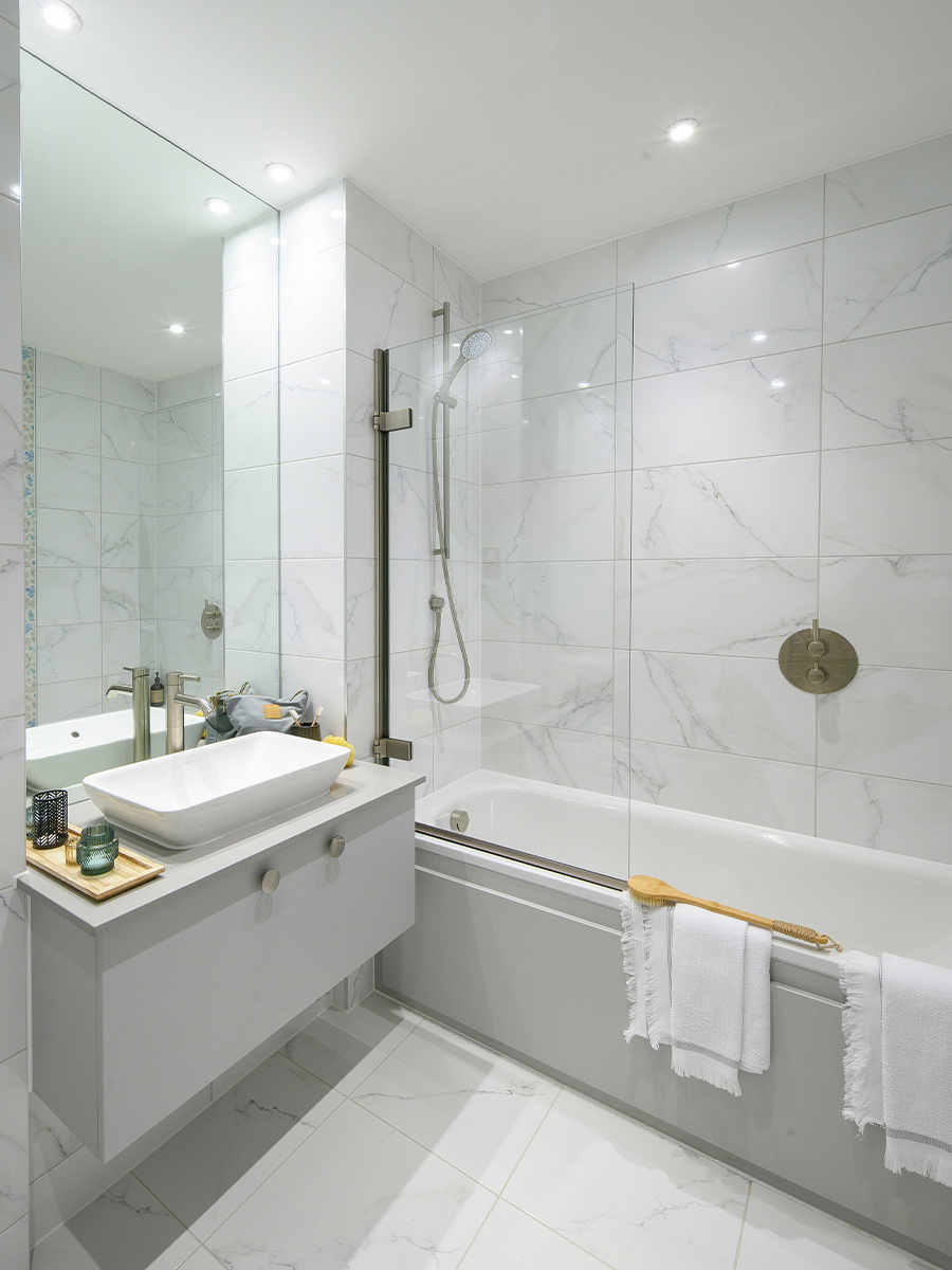 Berkeley, Quinton Court, Interior, Bathroom