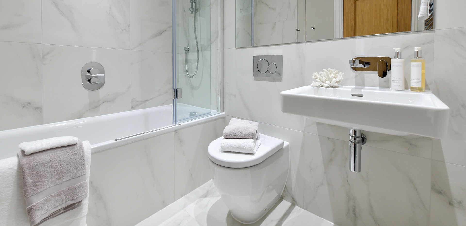 Berkeley, Edenbrook Village, Interior, Bathroom