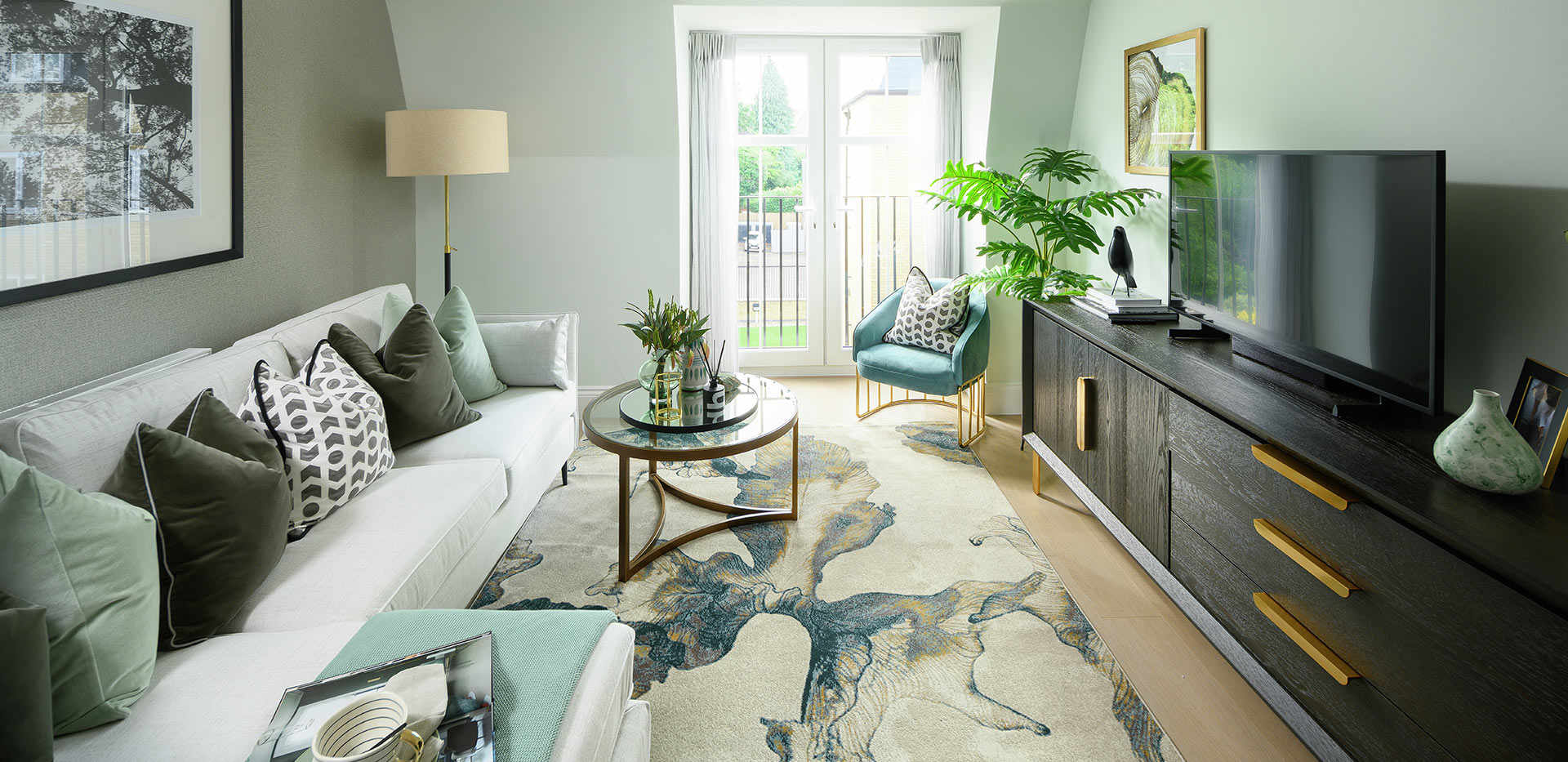 Berkeley, Quinton Court, Interior, Living