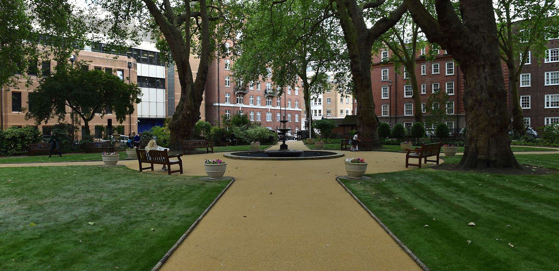 Ebury Square Gardens, Exterior