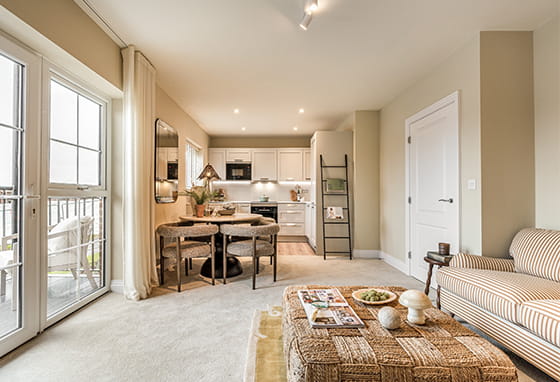 Spring Hill, Manor House apartment, light and spacious living with development views