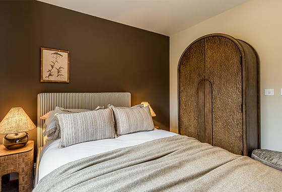 Spring Hill, Manor House apartment, spacious bedroom with warm lighting