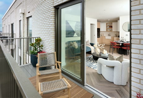 Silkstream, Interior, Balcony