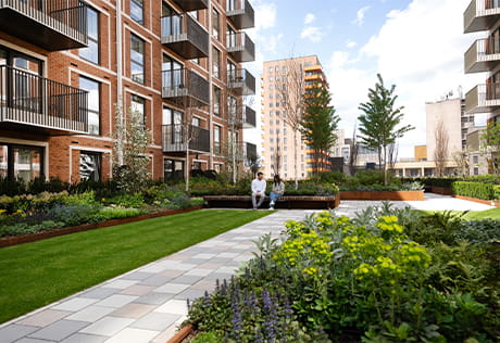 Silkstream, Exterior, Couple walking in the garden