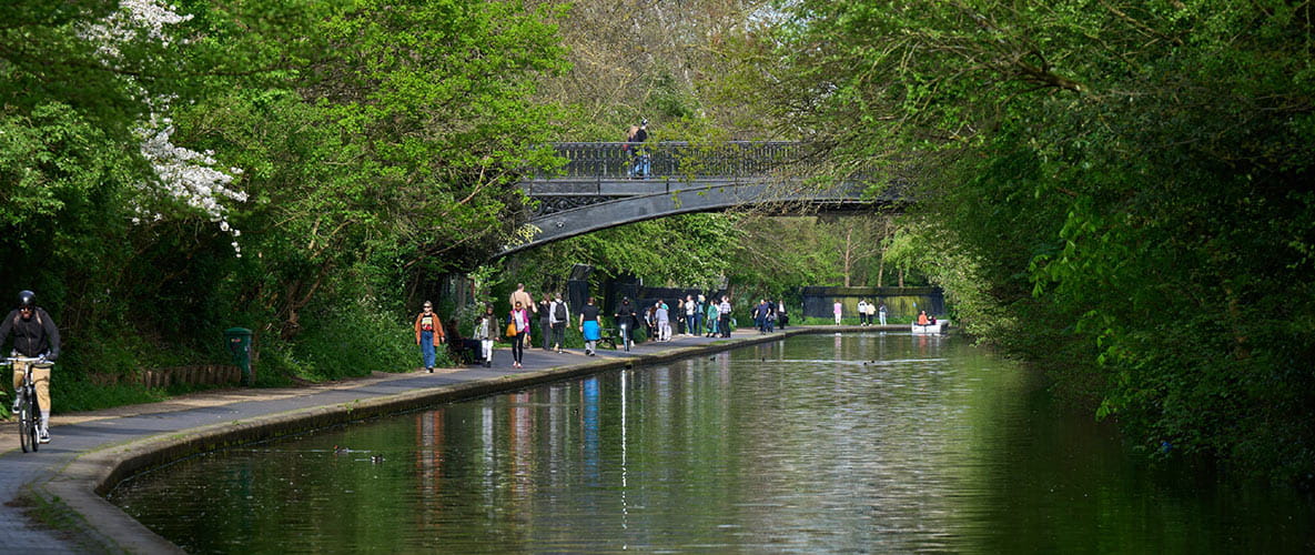 Cycle along the Grand Union Canal