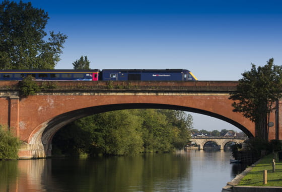 A train going over Maidenhead Railway Bridge