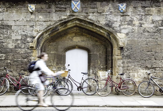 Cyclist on Walton Street at Oxford Waterfront
