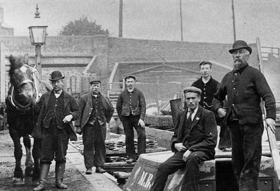 Canal barge and glassworks workers in Birmingham