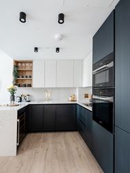 Kitchen with a dark blue and white design