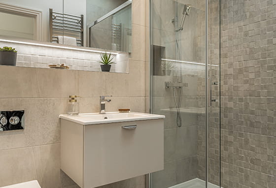 An interior image of an En Suite at Mallard & Ride view House