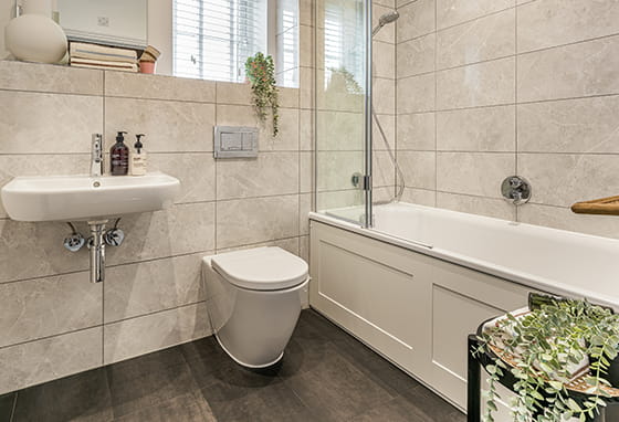 Abbey Barn Park, Woodland Gardens, Specification, Bathroom