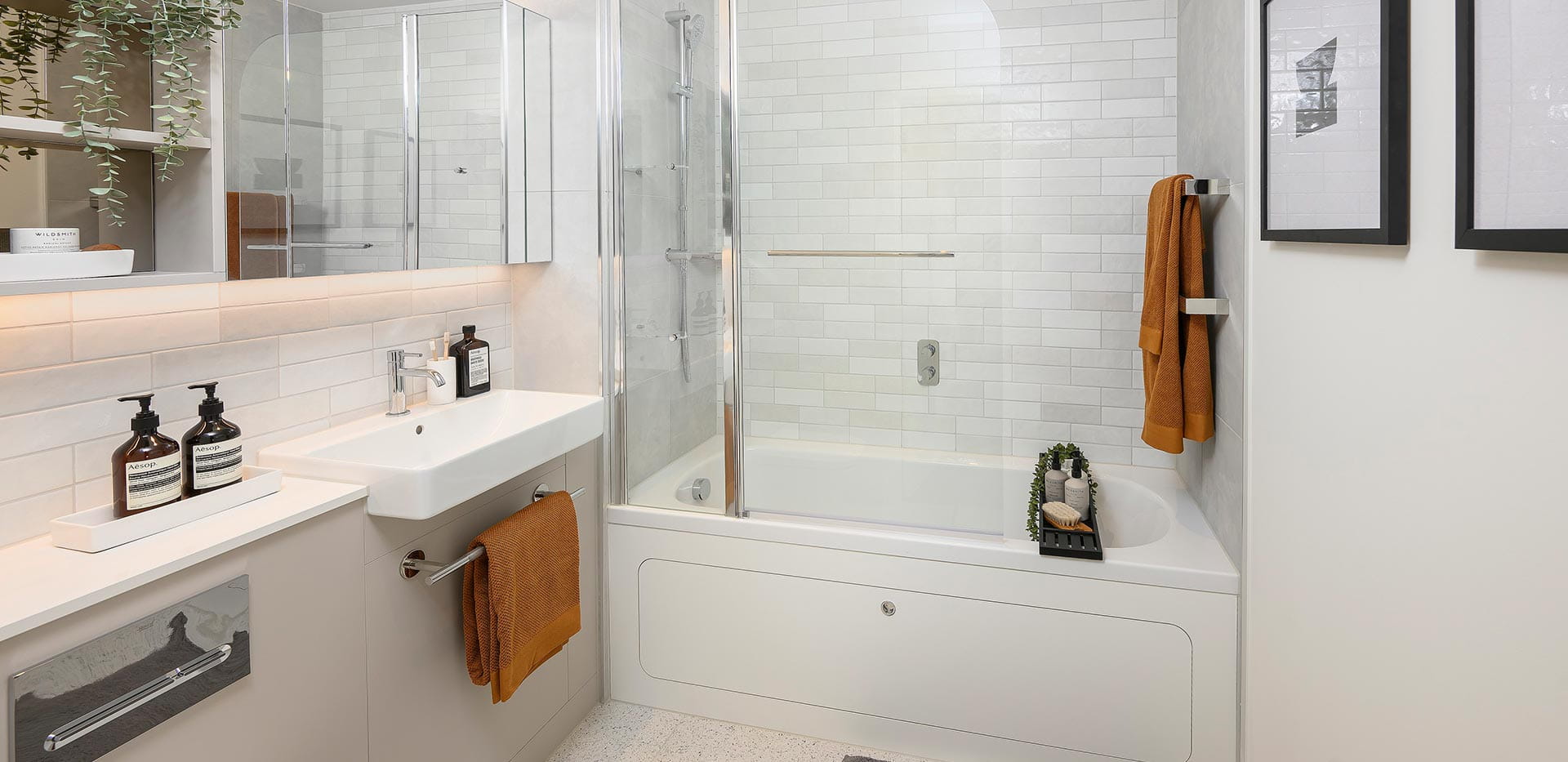 Alexandra Gate one bedroom home bathroom with a light design