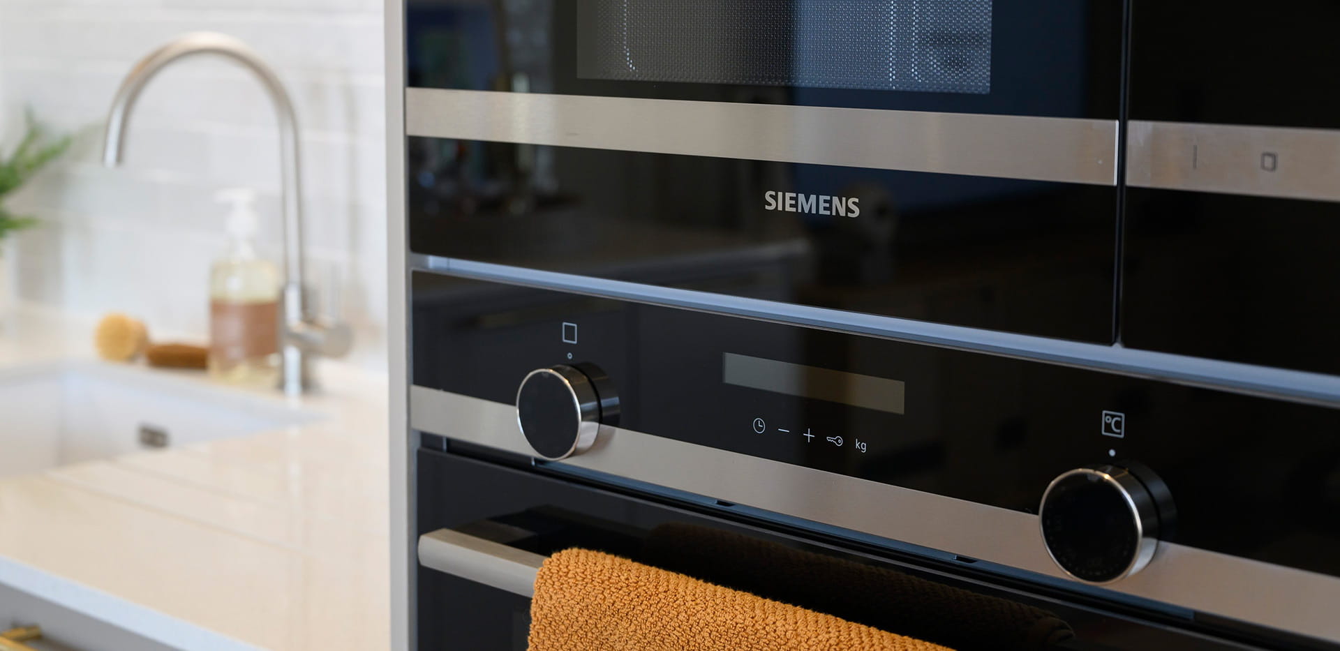 Alexandra Gate one bedroom showhome oven and kitchen features