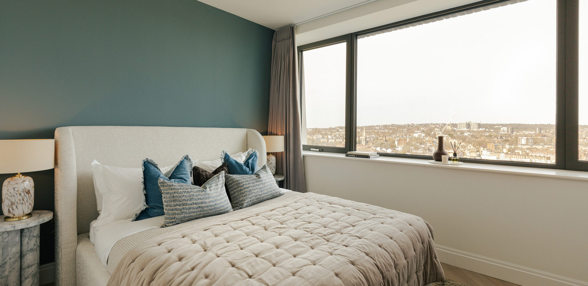 Double bed with contemporary design, bedside tables and wide window for ample natural lighting.