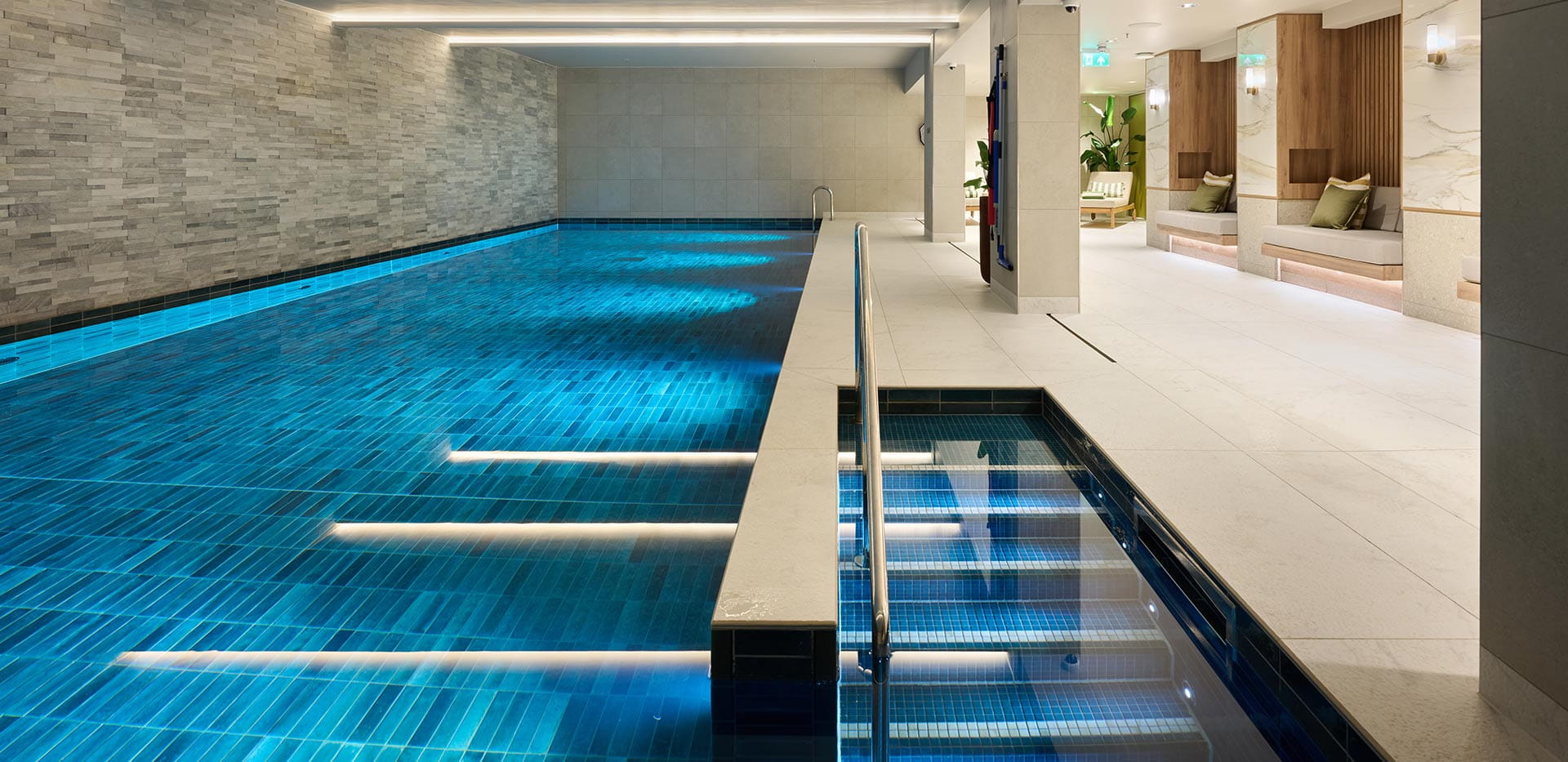 An image of the swimming pool at The Regency Club