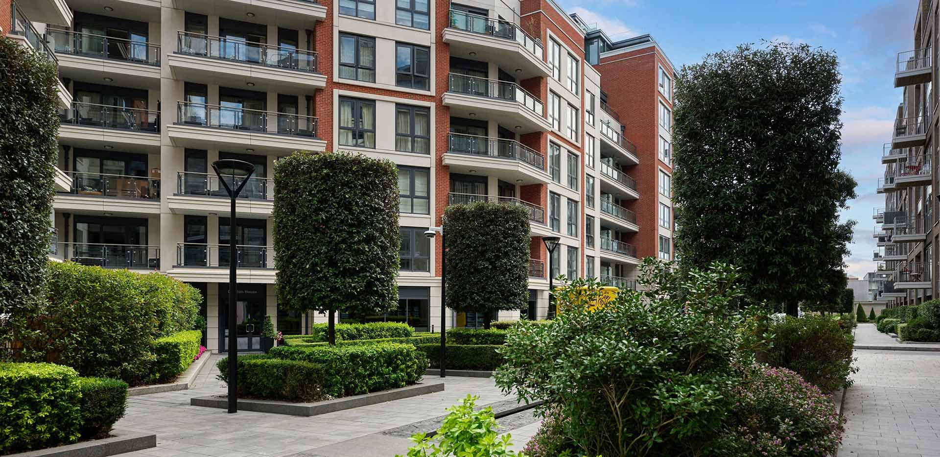 An exterior image of the courtyard at Chelsea Creek