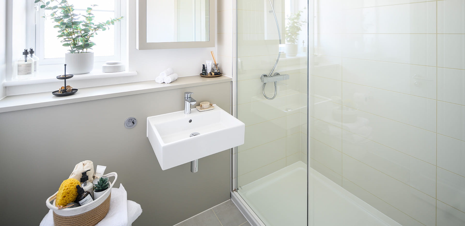 4 bedroom showhome bathroom image