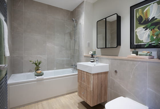 Foal Hurst Green spacious bathroom