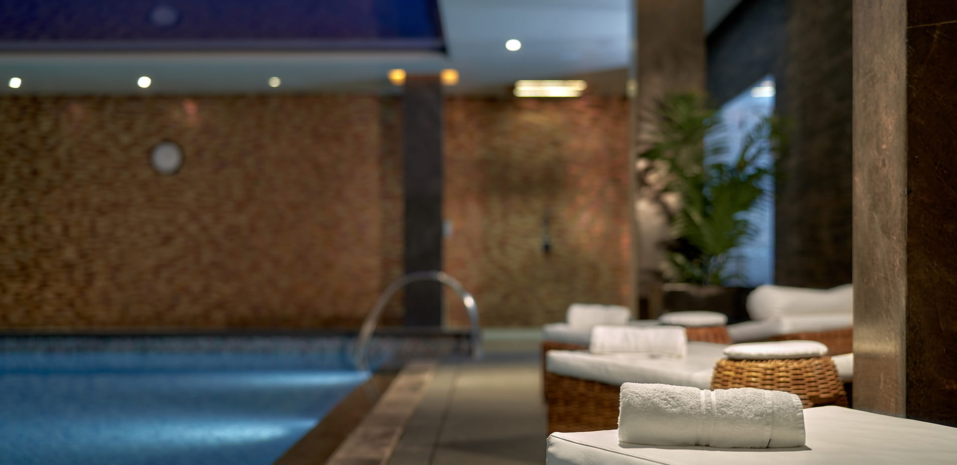 Fulham Reach, The Tamesis Club, Pool with poolside lounge seating