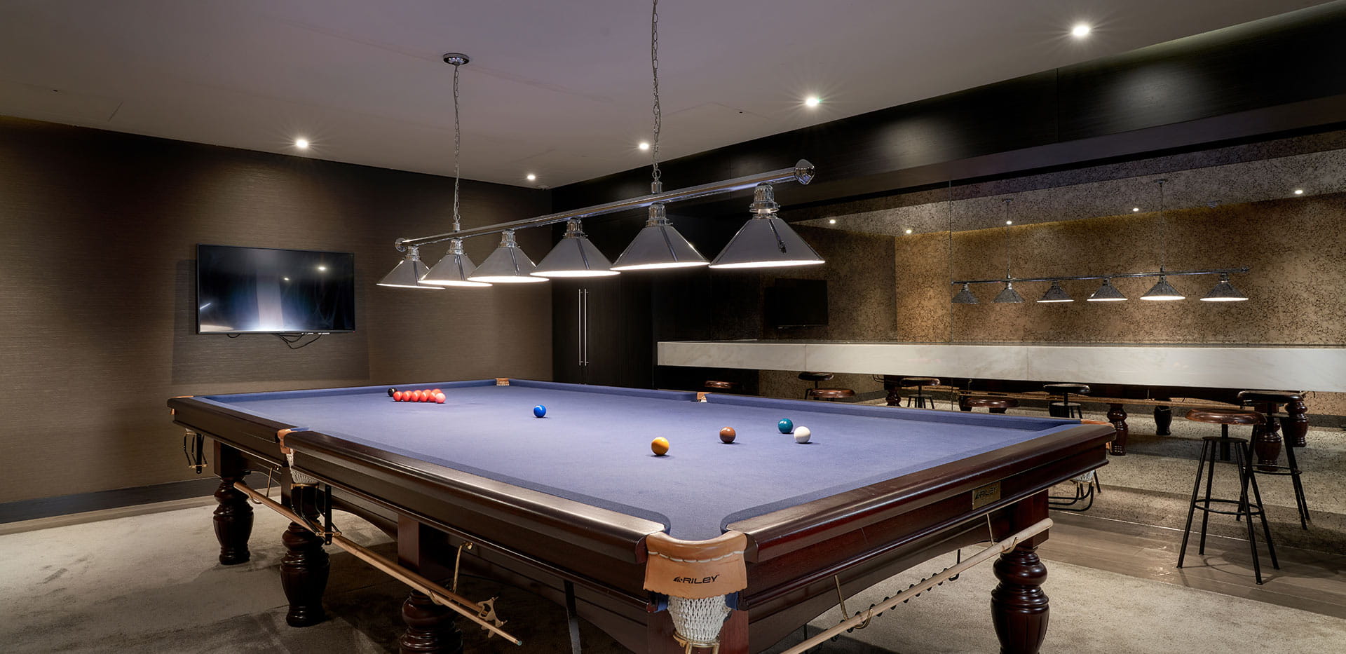 Fulham Reach, The Tamesis Club, Snooker table