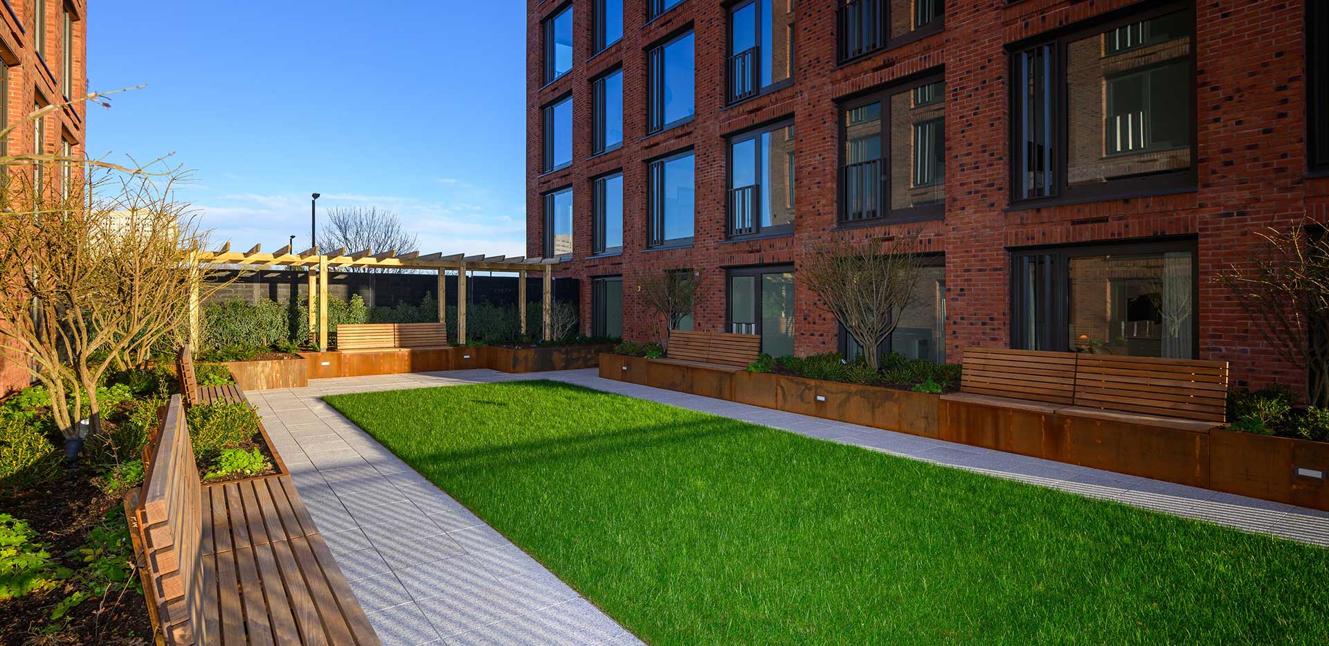 An image of the podium garden at Glasswater Locks