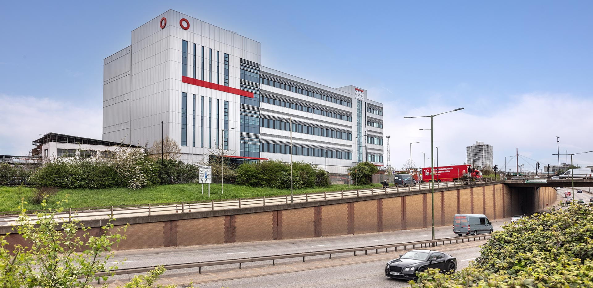 St George, Grand Union, Local Area