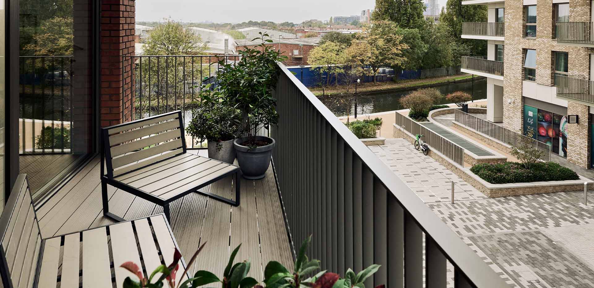 Grand Union, Exterior, Balcony